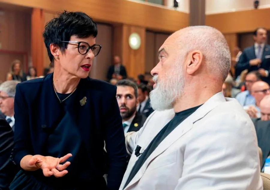 Kos-i  u “thartua”? Kthesa e Brukselit për Shqipërinë