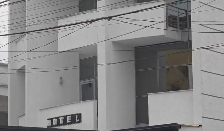 Plagosja e 18-vjeçares në Sauk, arrestohen babai dhe kushëriri i të dashurit të saj