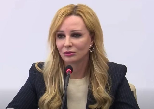 Drejtoresha e QSUT-së: Unë nuk e di që mjekët u marrin lekë pacientëve