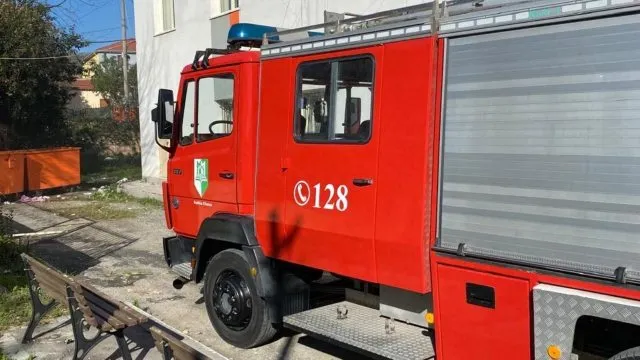 Merr flakë banesa në Shkodër, shkrumbohet thuajse plotësisht
