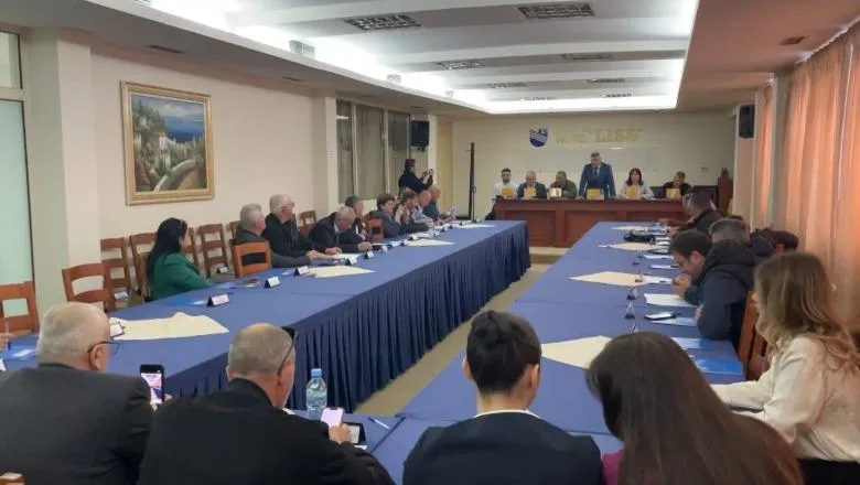 Kaosi me pronat, avokatët denoncojnë Kadastrën e Lezhës