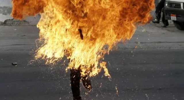 Horror në Tiranë, i dehuri i vë flakën vetes me benzinë