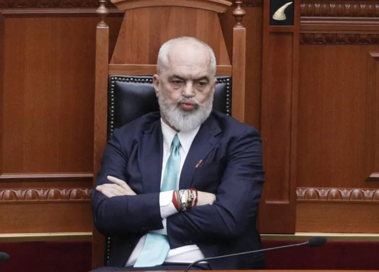 Mazhoranca rrëzoi me forcën e kartonëve kërkesën e SPAK, u dirigjua nga Rama!