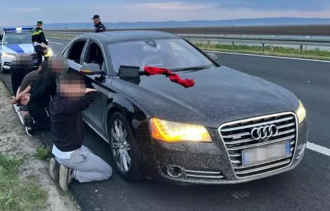 Me bluzat “Shqipëri Etnike” me vete, arrestohen katër shqiptarë në Serbi