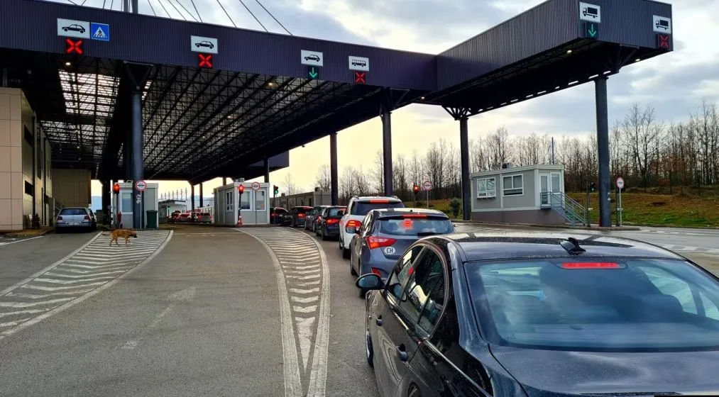 15 marsi sjell rregulla të reja për të huajt dhe automjetet në Kosovë