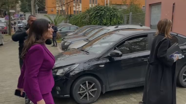 Ish-drejtoresha e AKSHI-t, Mirlinda Karçanaj paraqitet në SPAK
