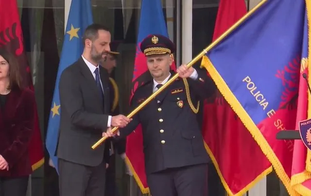 Skënder Hita merr zyrtarisht detyrën e re, porositë e Lamallarit