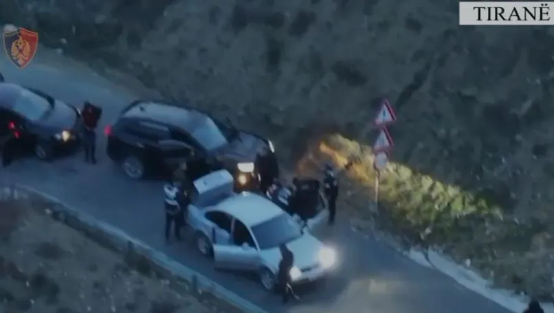 Me tritol, armë e fishekë në makinë, arrestohet 46-vjeçari