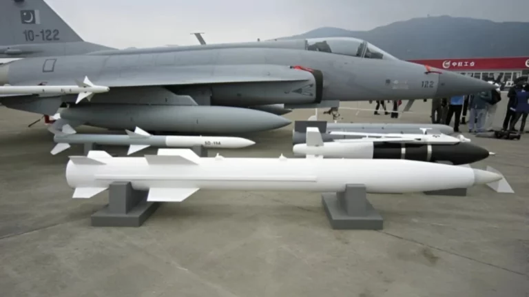 Vuçiç tregon ‘dhëmbët’: Jemi pajisur me raketa hipersonike kineze