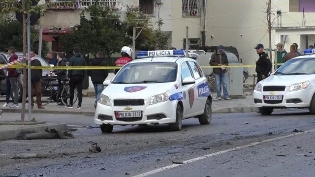 Shpërthim tritoli në oborrin e një banese në Memaliaj