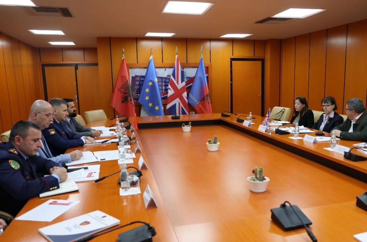 Ulet numri i emigrantëve ilegal, Britania vlerëson Policinë Shqiptare