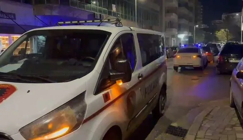 Telefonata alarmon policinë e Vlorës: Hajde se kam vrarë mamanë
