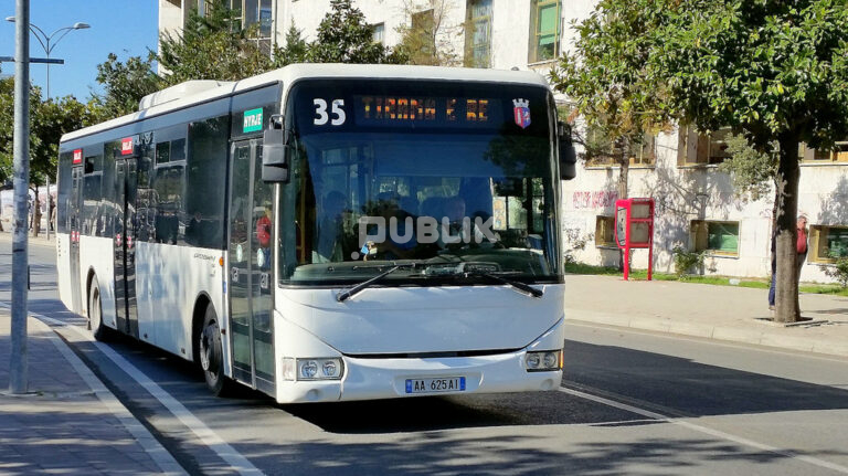 Nga 1 Qershori, bileta e autobusit 30 lekë më shumë nëse paguhet me kartë