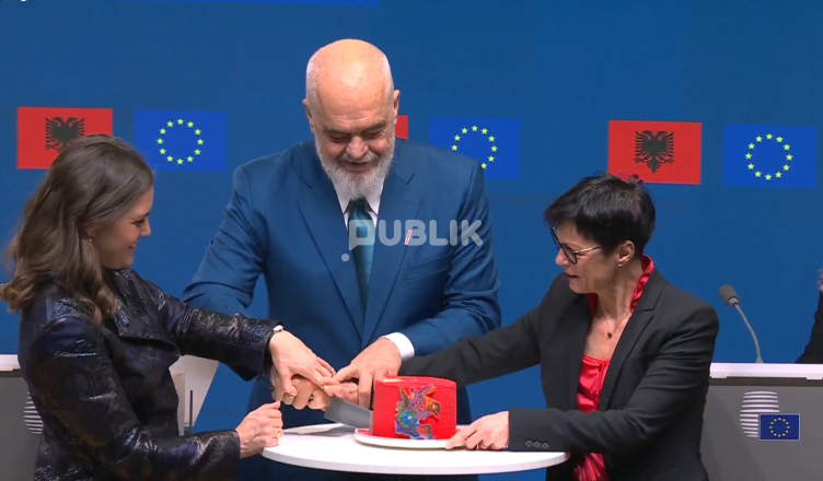 Loja e dyfishtë me Brukselin nuk pi më ujë