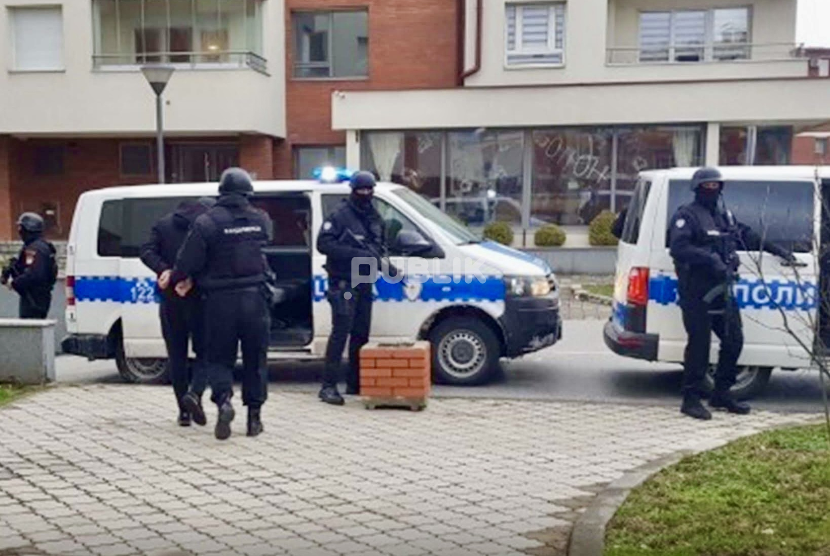Tragjedi në Ulqin,Vret bashkëjetuesen dhe i vë flakën banesës