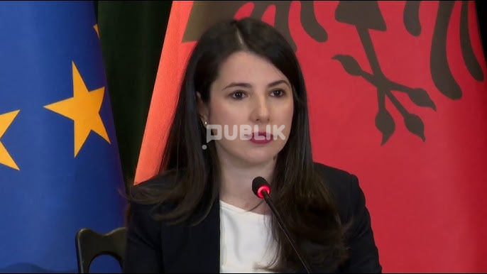 Automjeti përplas babain e ministres Adea Pirdeni në Tiranë