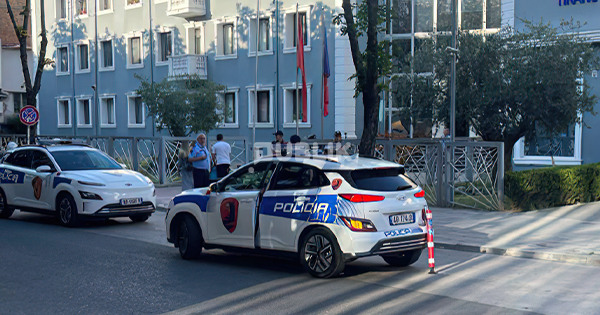 Zjarr në Drejtorinë e Policisë së Tiranës