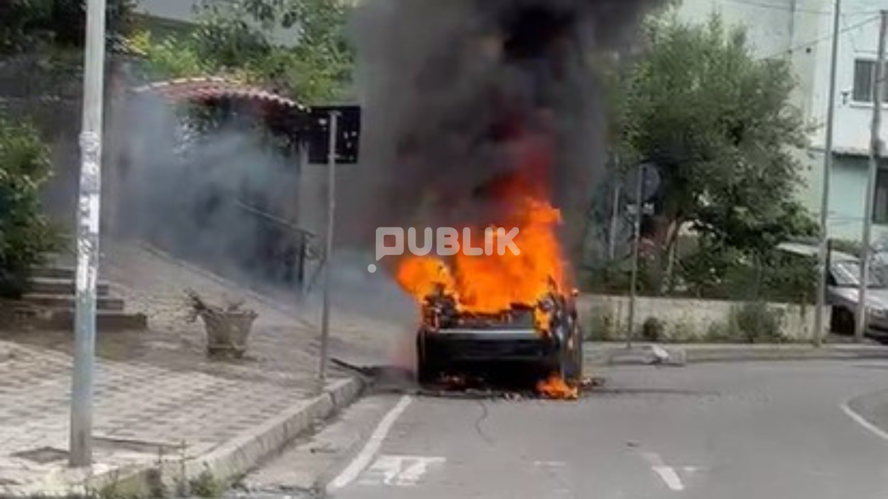 Merr flakë makina në mes të Tiranës (VIDEO)