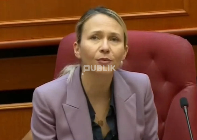 Anuela Ristani tregon “muskujt”, përplaset me këshilltarët socialistë
