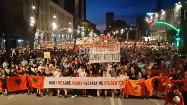 Protesta e 17-të në Tiranë, qytetarët kërkojnë largimin e Ramës