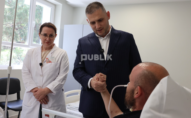Hita viziton policin e plagosur në Maliq: Nuk tërhiqemi përballë krimit
