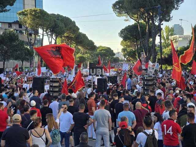 Deputeti i PS: Miqtë e mi dhe një kushuri kishin dalë në protestë