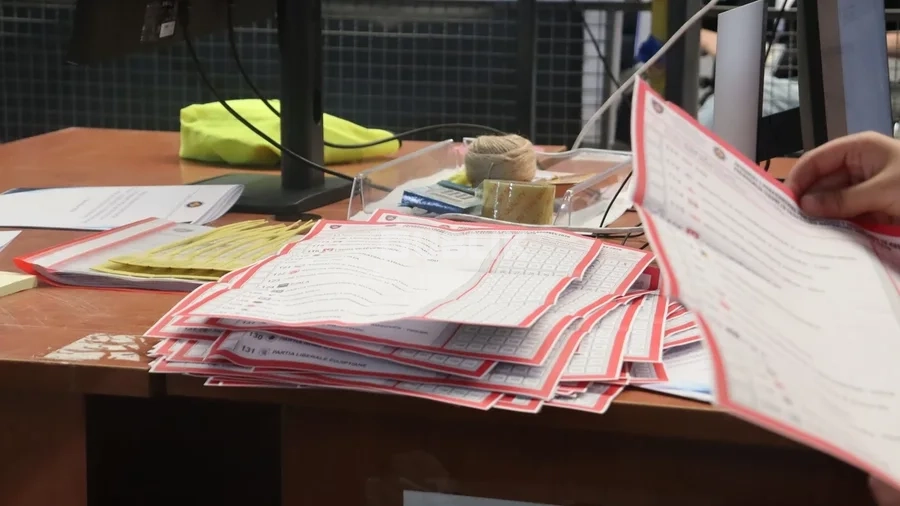 Diaspora përforcon Vetëvendosjen, Kurti shkon në 50 mandate