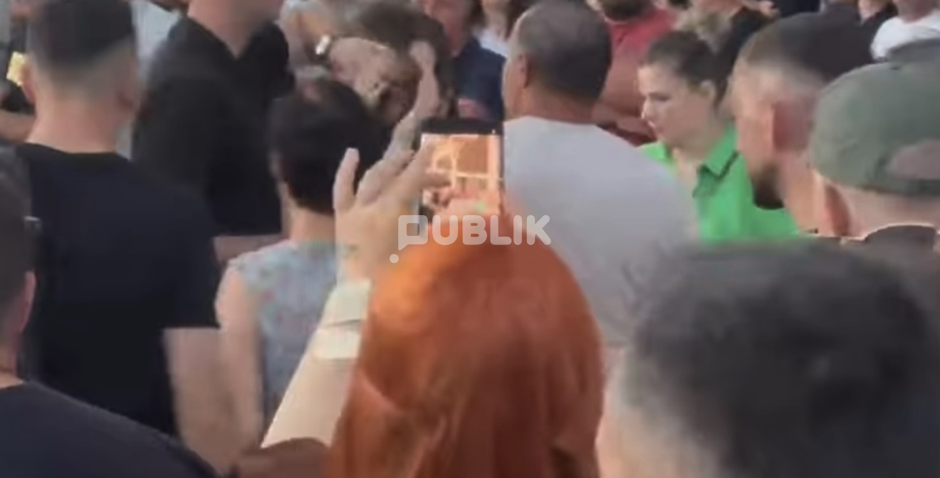 Video/ Gardisti i Ramës dhunon live protestuesen