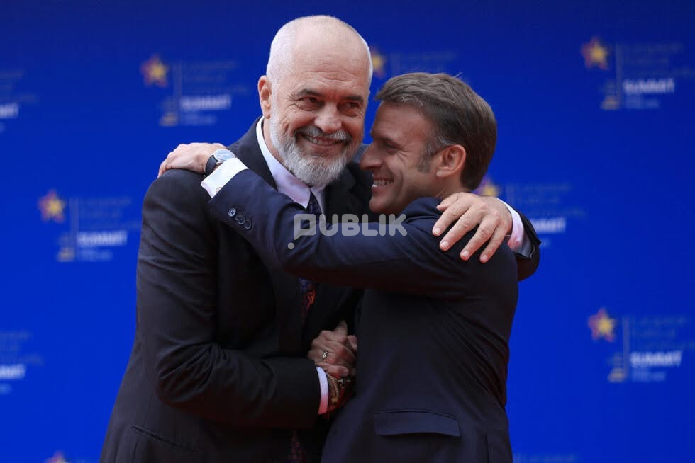 Rama pritet sot në Paris nga  Macron në Paris