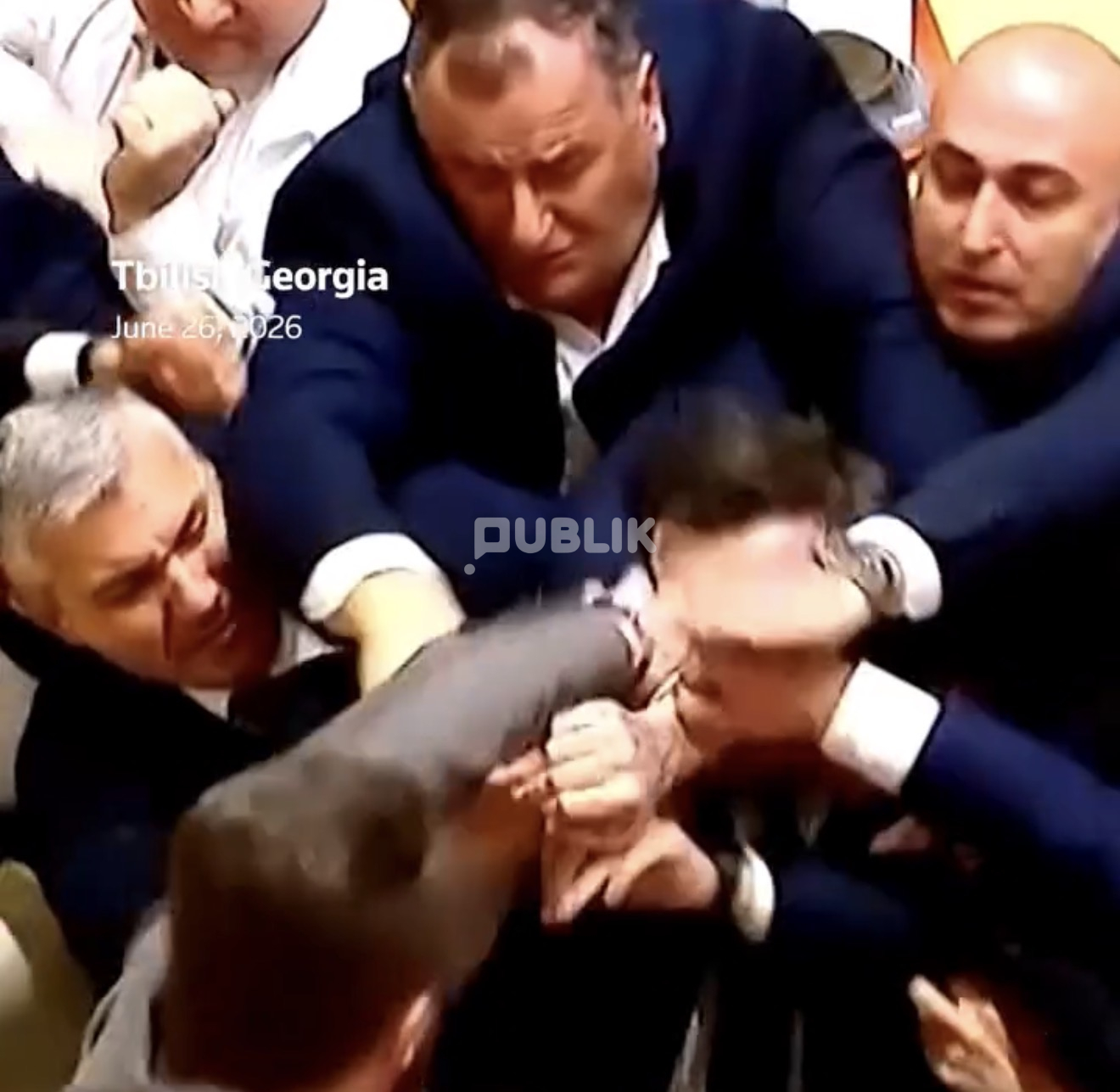 Përleshje fizike në Parlamentin e Gjeorgjisë