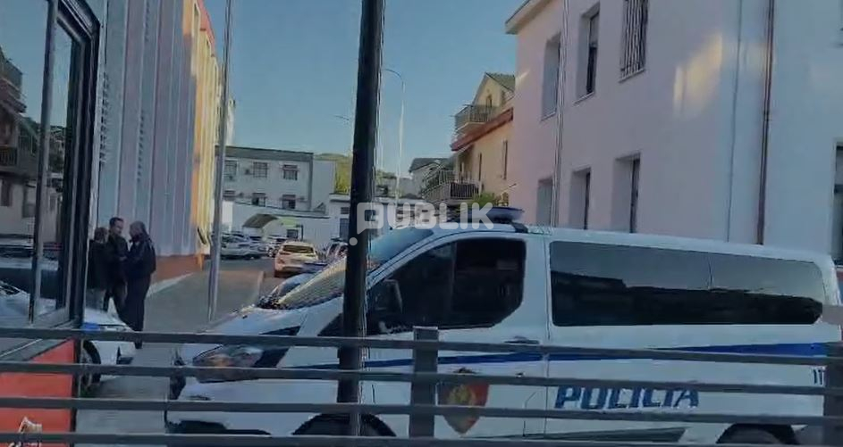 Grabitja e bankës në Tiranë, autori u largua…me skuter
