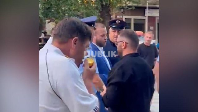 Protestuesit rrethojnë deputetin Ardit Bido, e shpëton policia