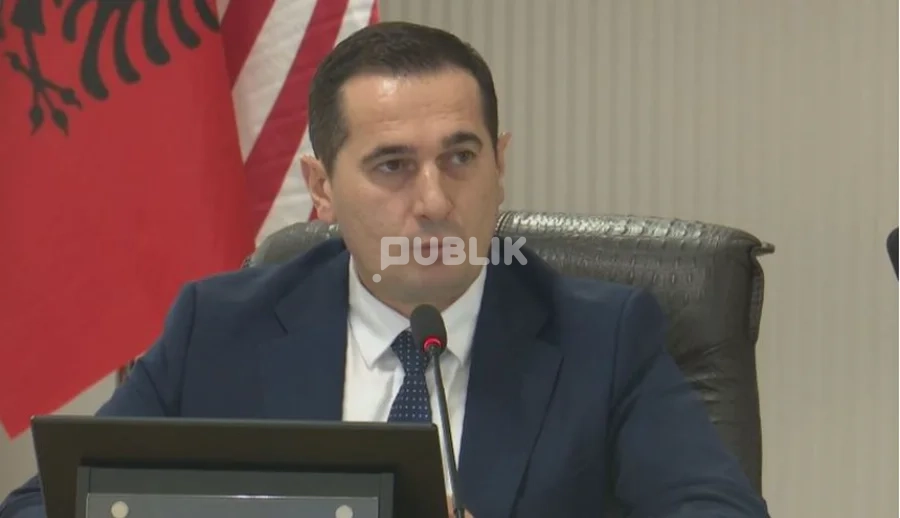 Qafshtama kthen në ‘parking privat’ trotuarin përballë Kryeministrisë