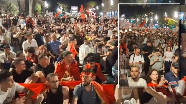 Si po i përqafojnë të huajt tubimet në Shqipëri për largimin e Ramës