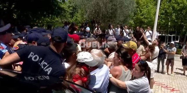 Kuvendi mes protestës dhe kaosit, ndërhyn edhe FNSH (VIDEO)