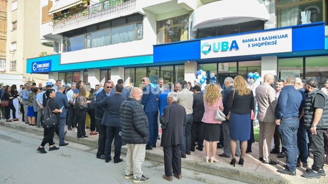 SKEMA/ Si grabiteshin paratë e klientëve tek filiali i UBA Bank