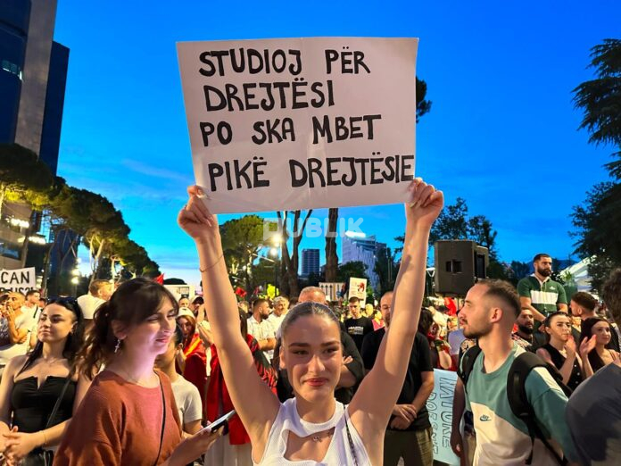 Pikat e forta dhe dobësitë e protestës në ditën e 19
