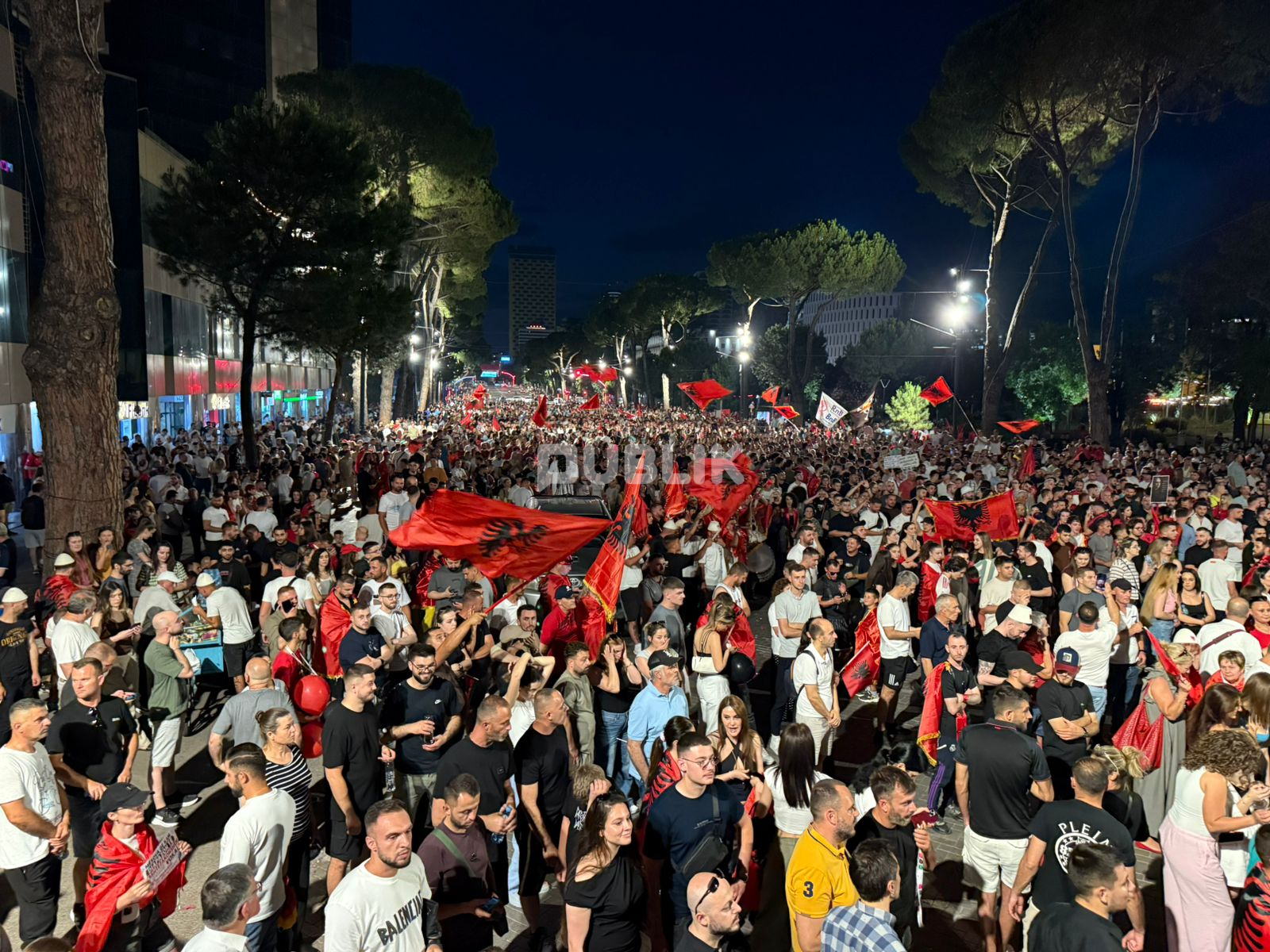 Çfarë po e mban gjallë protestën në Shqipëri?