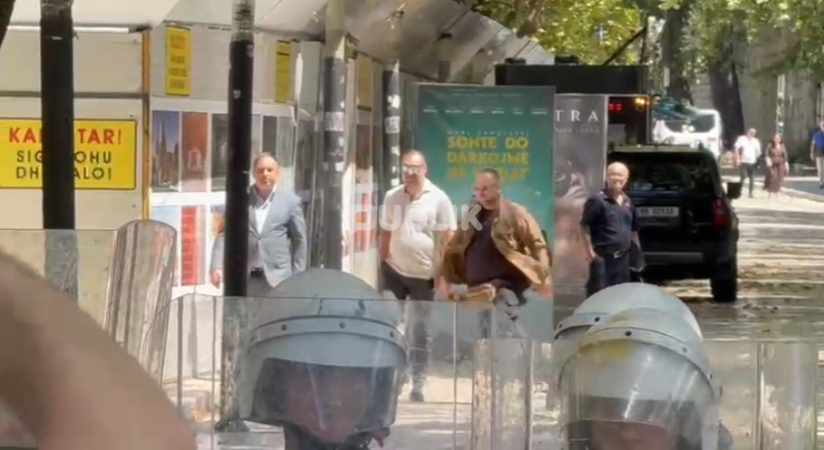 Ervin Hoxha, Shalsi dhe ministri Lamallari goditen me vezë