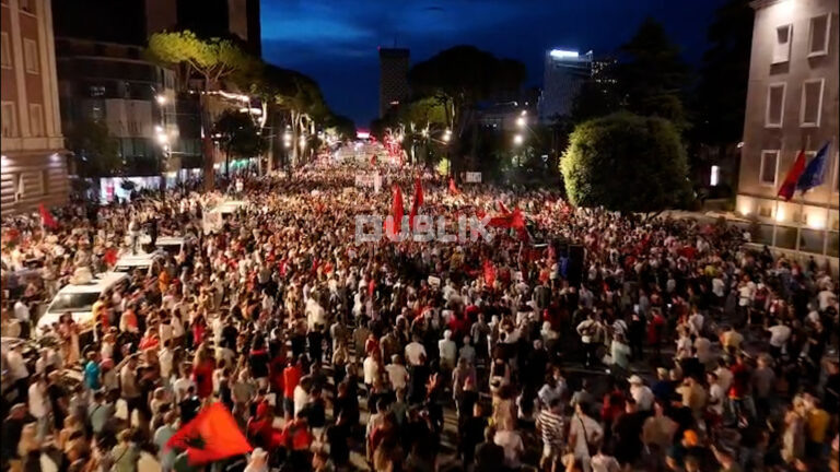 Sot protesta e 34-t në Tiranë, qytetarët kërkojnë dorëheqjen e Ramës
