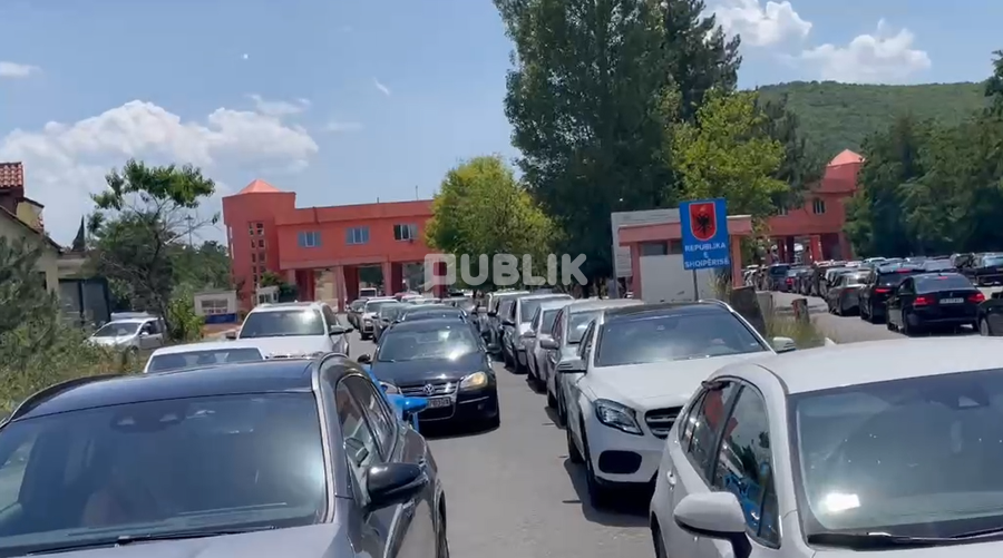 Kaos në Qafë Thanë, udhëtarët presin deri në 3 orë për të kaluar