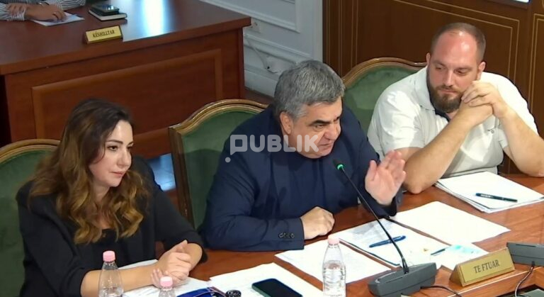 Gonxhja i Ramës fyen rëndë protestuesit: Një tufë budallenjsh!