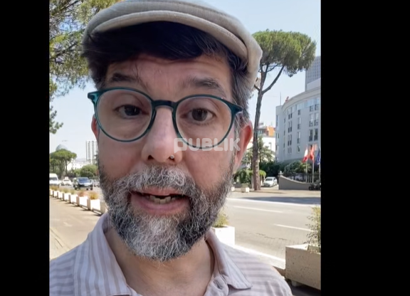 Studiuesi Fred Abrahams: Rama i zhytur në korrupsion refuzon të dorëhiqet