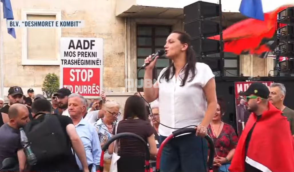 Dita e 43-të e protestës/ Mijëra qytetarë para Kryeministrisë: