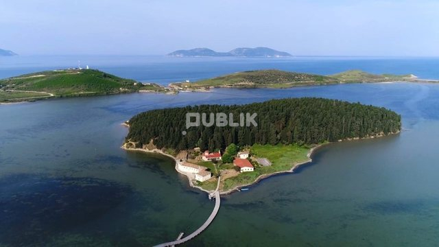 Sazani dhe Zvërneci po vizitohen më shumë, protestat shtuan turistët