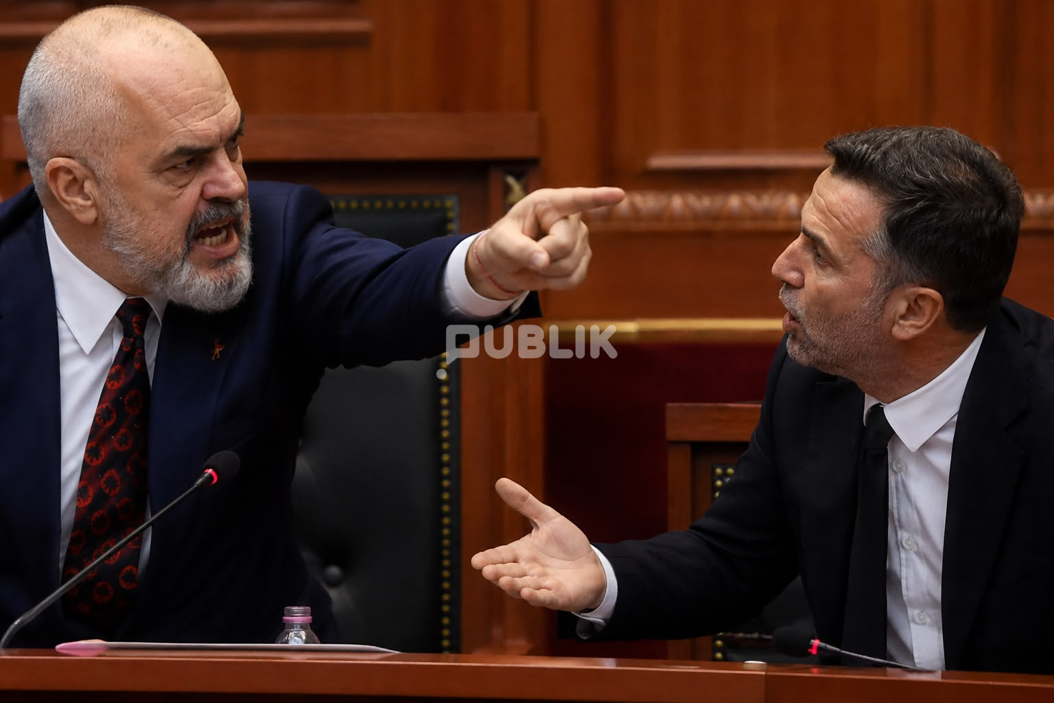 “Mbylle gojën, dil jashtë”, plas keq sherri mes Ramës dhe Braçes