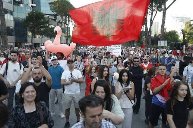 Protesta hyn në ditën e 49-të