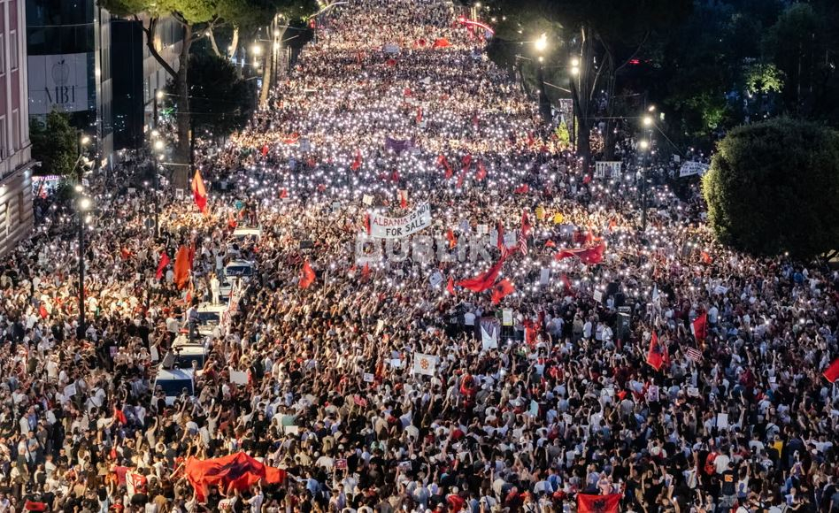 Sot protesta e madhe në Tiranë: Rama, jepe dorëheqjen!