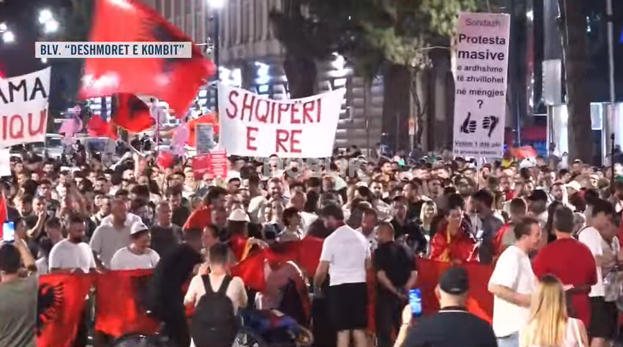 Qytetarët nisin marshimin nëpër Tiranë