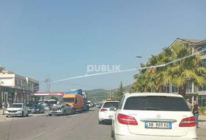 Aksident zinxhir në Elbasan, 4 makina përplasen pranë Bradasheshit